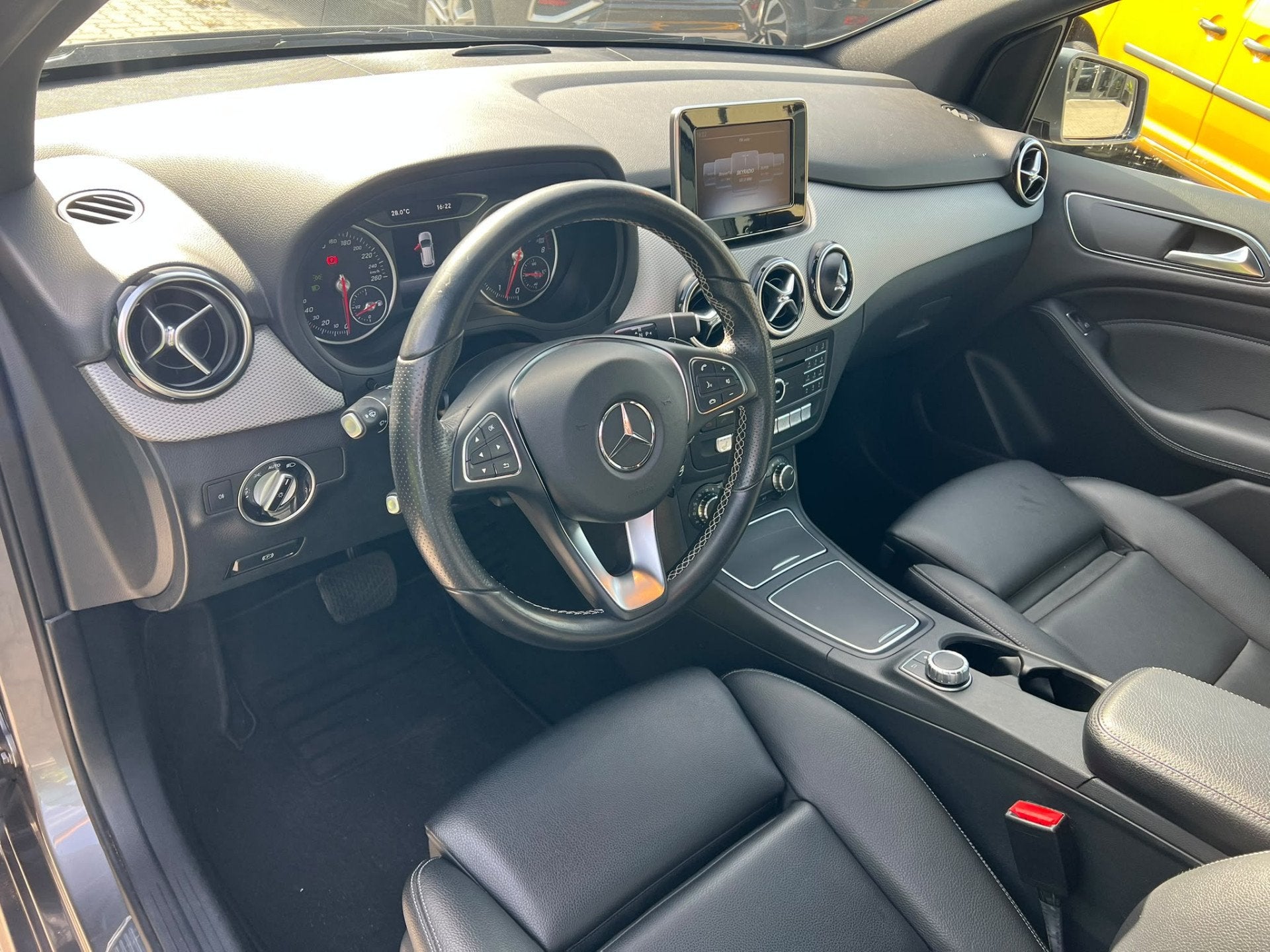 Mercedes-Benz B-Klasse 180 Prestige trekhaak, camera, xenon,, 1325 kg, Gebruikt, 4 cilinders, 122 pk