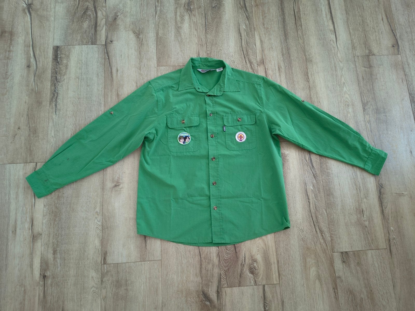 Mooie groene scoutingblouse, Welpen uniform, Scoutfit, 158., Verzamelen, Scouting, Zo goed als nieuw, Kleding, Ophalen of Verzenden