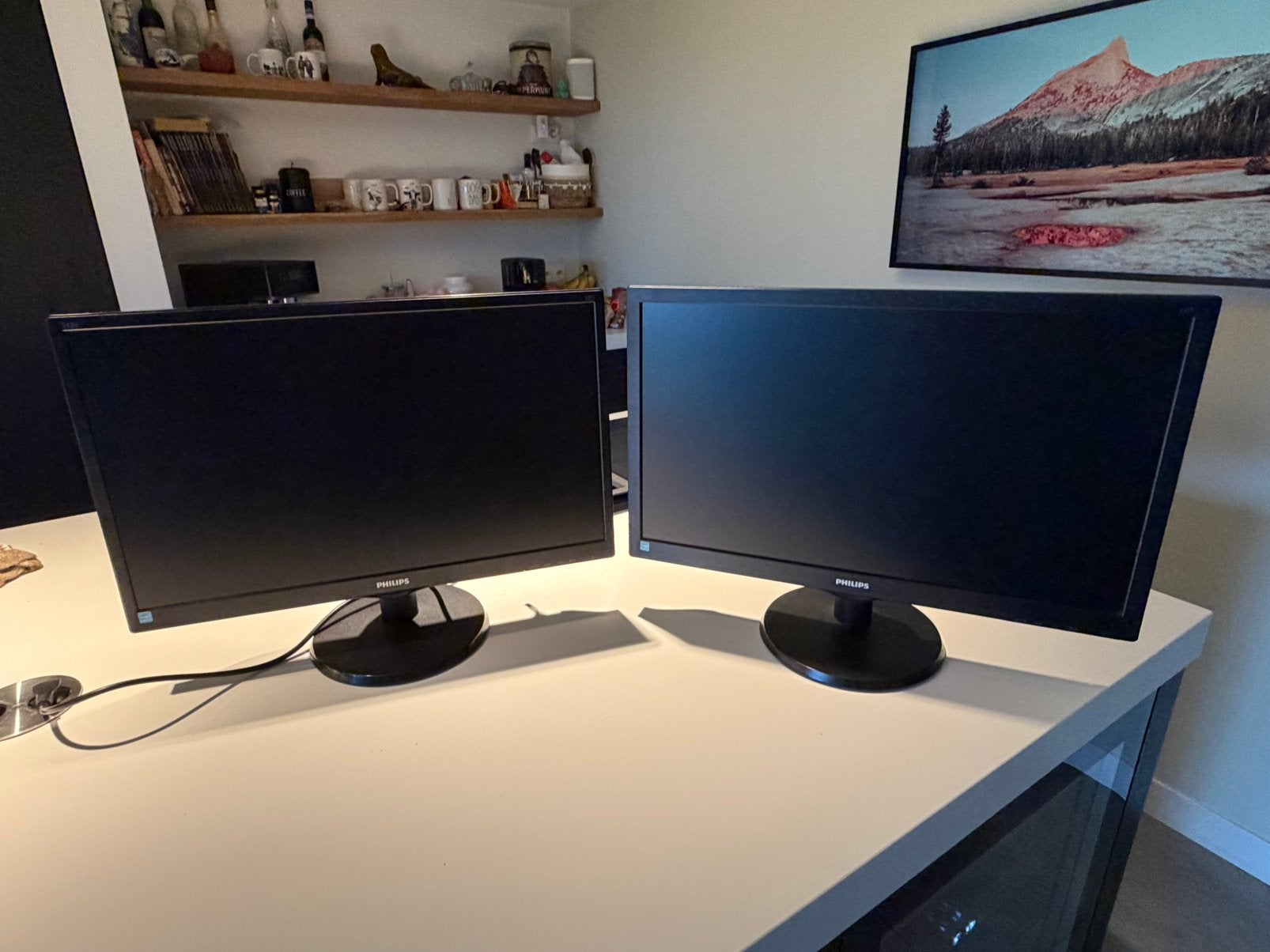 2x Philips 24 inch LED monitoren, DVI, Kantelbaar, Full HD, Ophalen of Verzenden