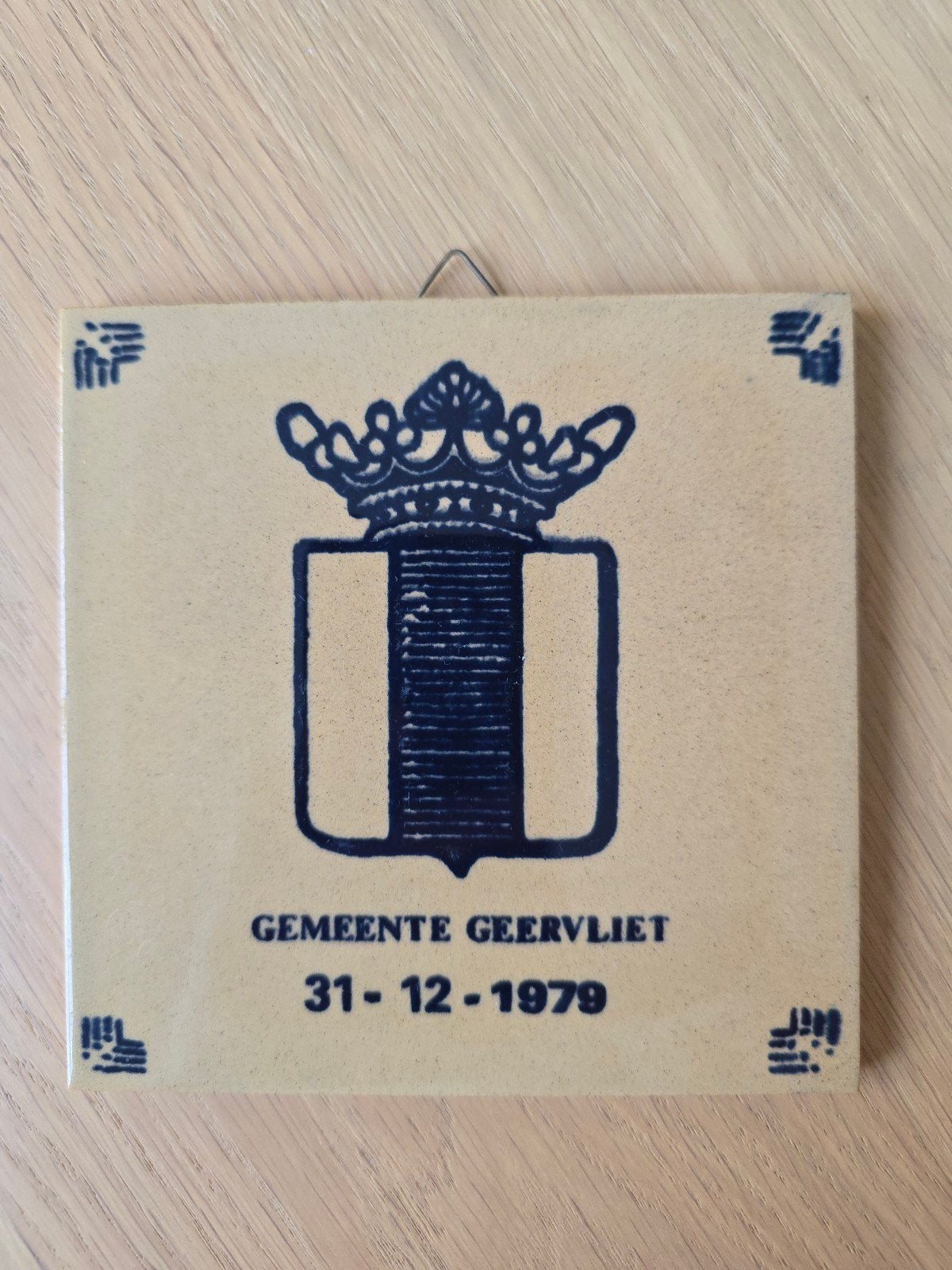 herinneringstegel met wapen voormalige Gemeente Geervliet, Antiek en Kunst, Ophalen of Verzenden