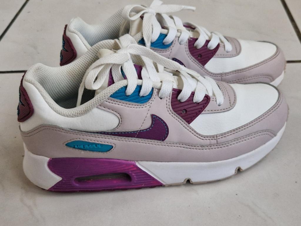 Nike Air max 90 maat 35, Sportschoenen, Zo goed als nieuw, Nike, Verzenden