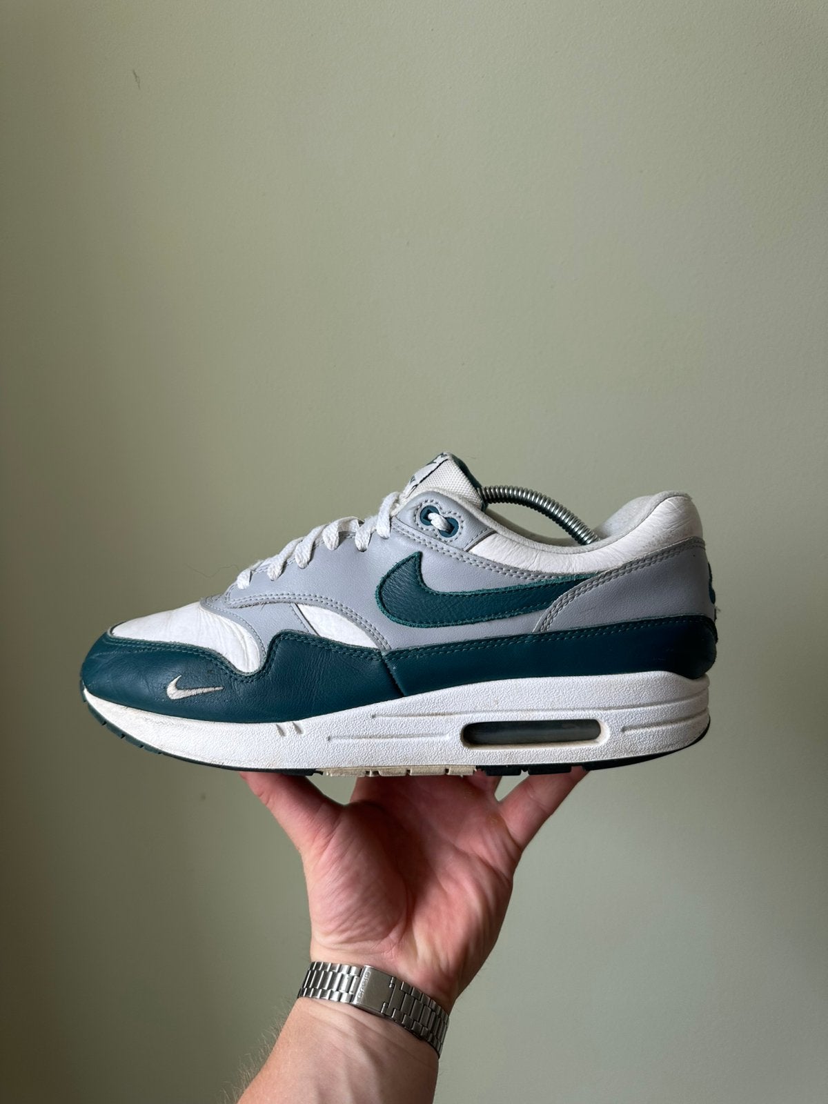 Nike Air Max 1 LV8 Dark Teal / 45, Kleding | Heren, Schoenen, Overige kleuren, Ophalen of Verzenden, Sneakers of Gympen, Zo goed als nieuw