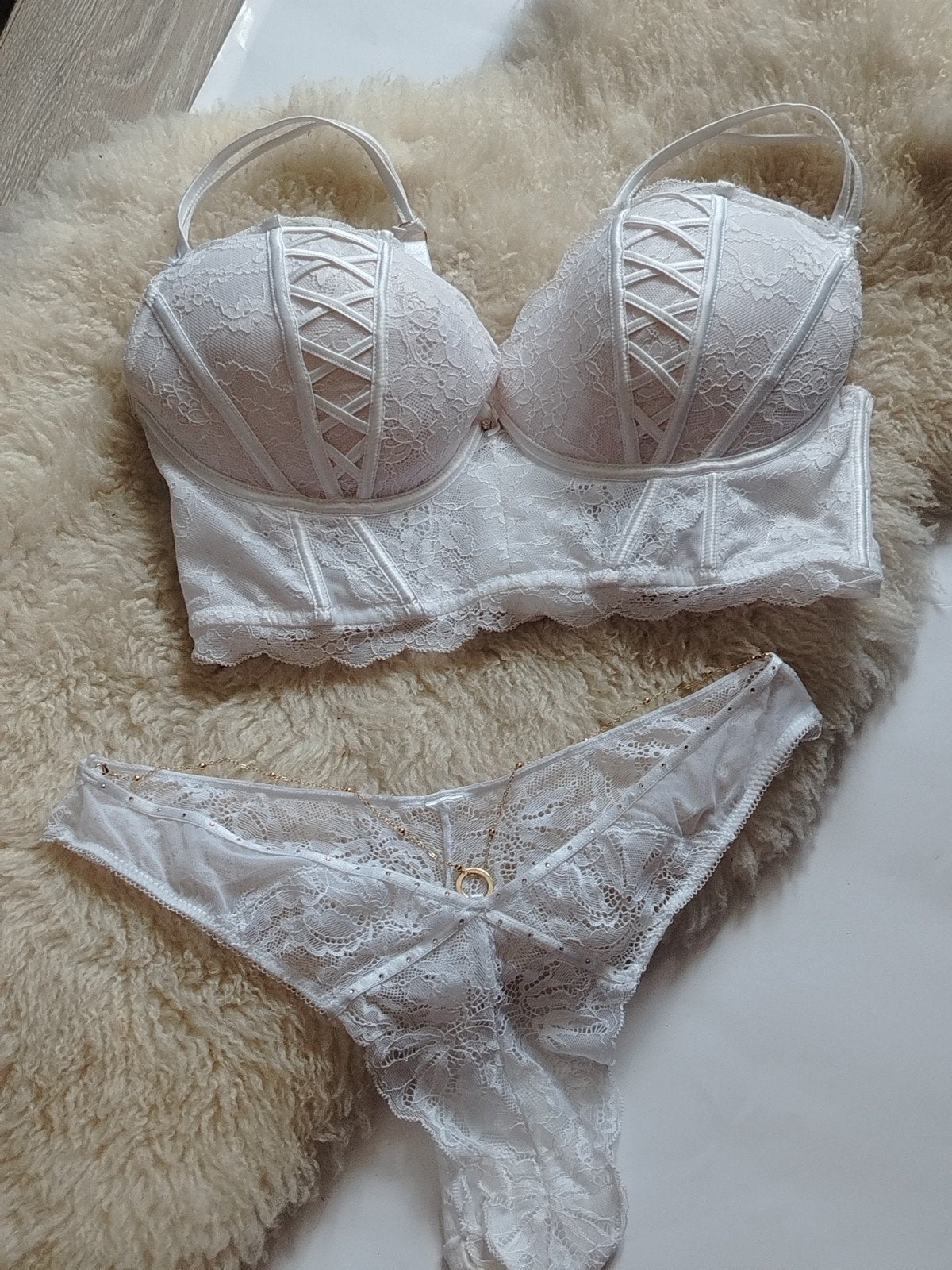 Prachtige witte kanten lingerieset 95 E string M, Kleding | Dames, Ondergoed en Lingerie, Onbekend, Ophalen of Verzenden, Wit