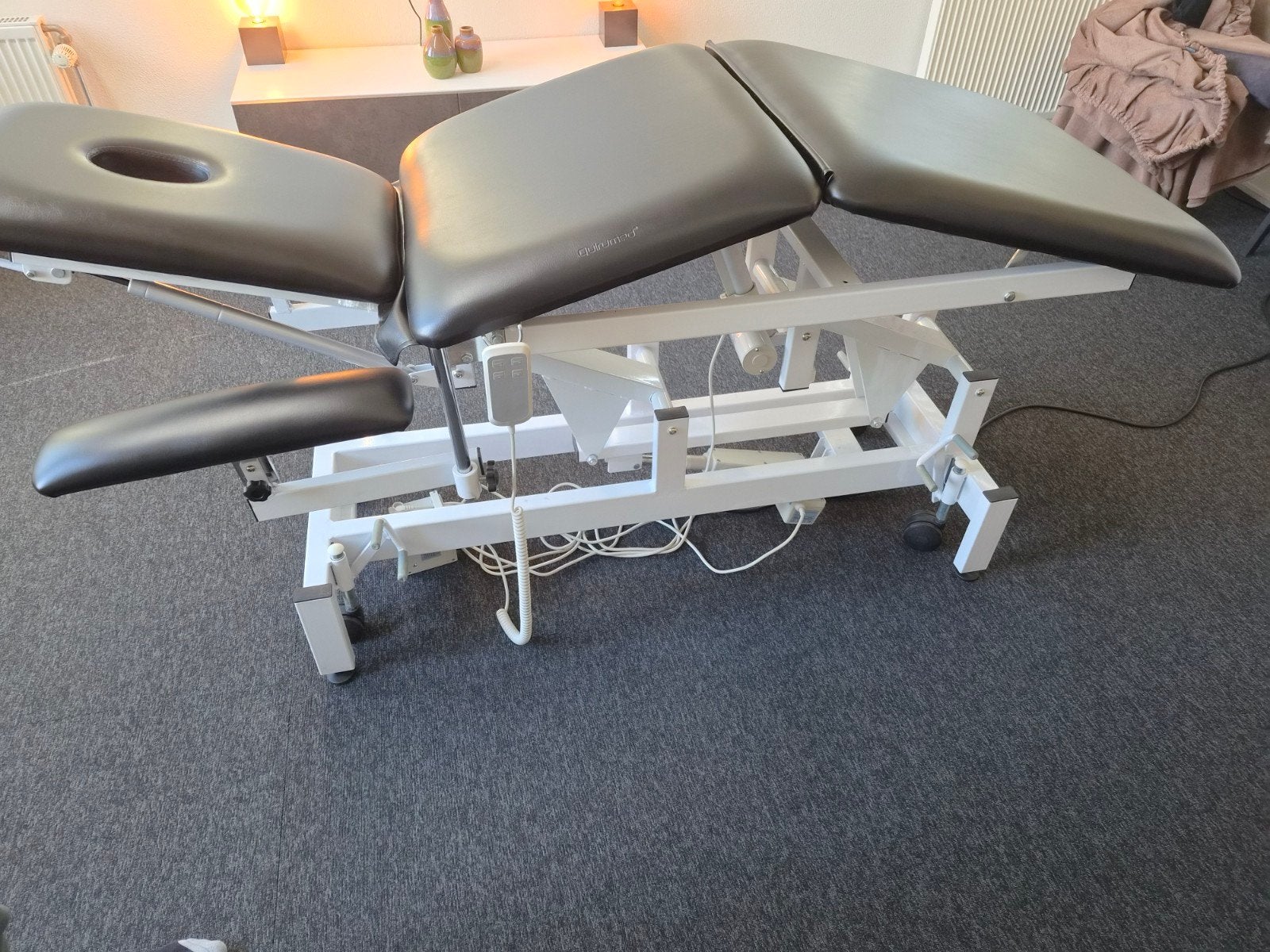 Elektrische massagetafel 2 motoren pli en armsteunen zgan., Sport en Fitness, Ophalen, Zo goed als nieuw, Massagetafel
