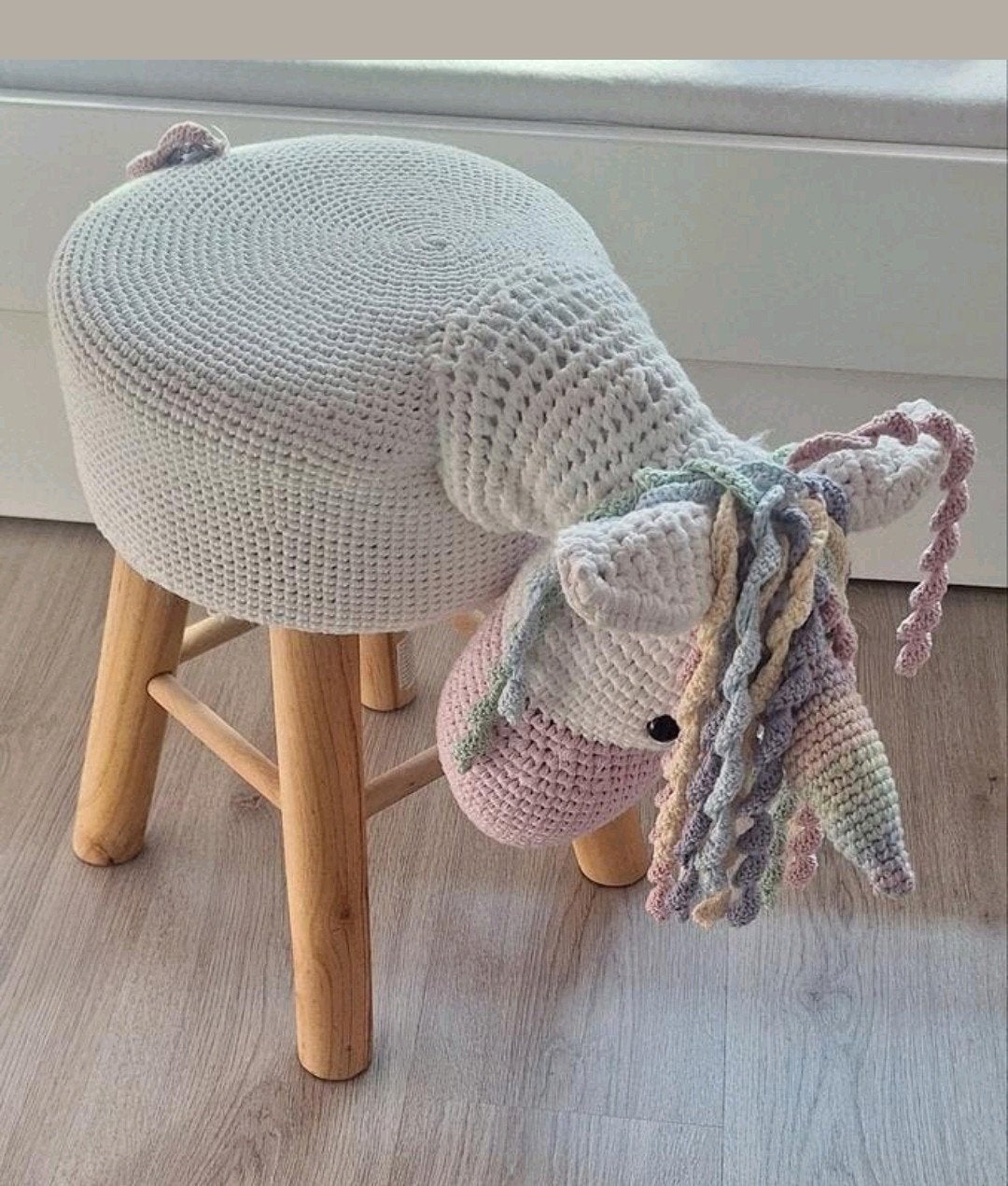 Handgemaakt krukje Unicorn, Ophalen, Zo goed als nieuw, Hout