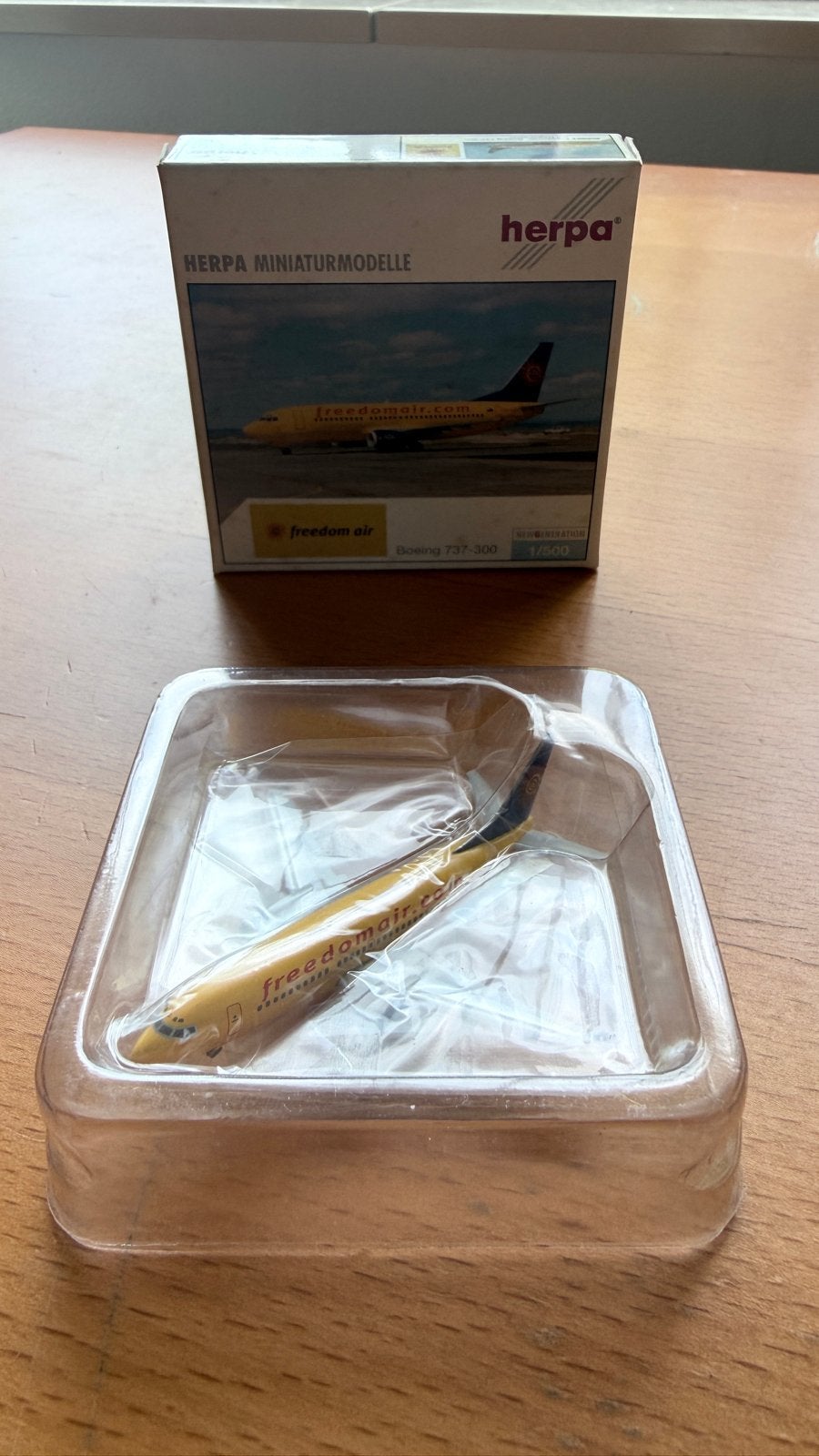 Herpa Wings Freedom Air Boeing 737-300 Schaal 1:500, Overige merken, 1:200 of kleiner, Ophalen of Verzenden, Zo goed als nieuw
