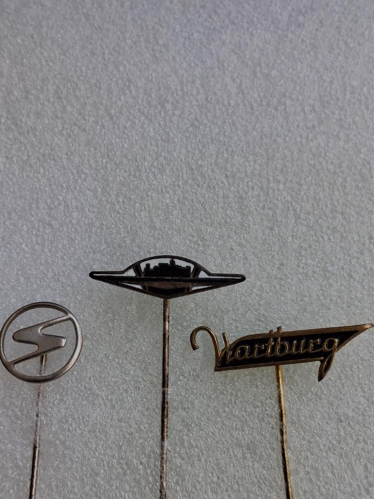 Speldjes Trabant, Wartburg 2x email, Ophalen of Verzenden, Gebruikt, Transport