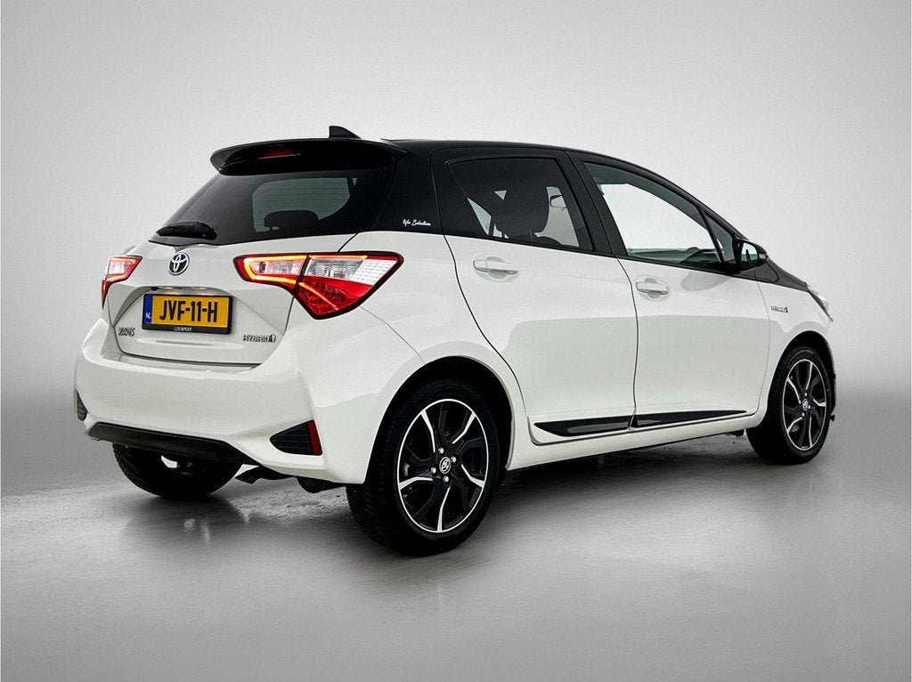 Toyota Yaris 1.5 Hybrid Bi-Tone | Bluetooth | Climate Contro, 12 maanden, Gebruikt, 4 cilinders, Wit