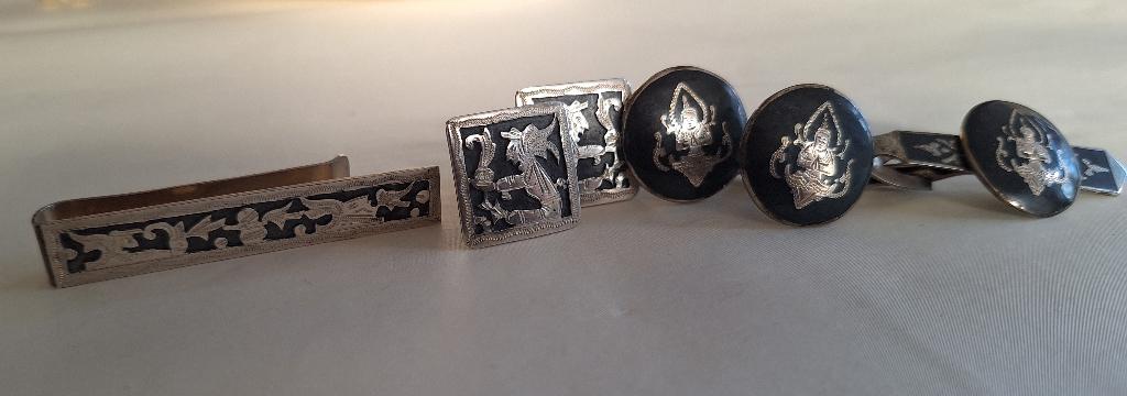 3 set manchetknopen en bijbehorende dasspelden., Sieraden, Tassen en Uiterlijk, Manchetknopen, Ophalen of Verzenden, Zo goed als nieuw