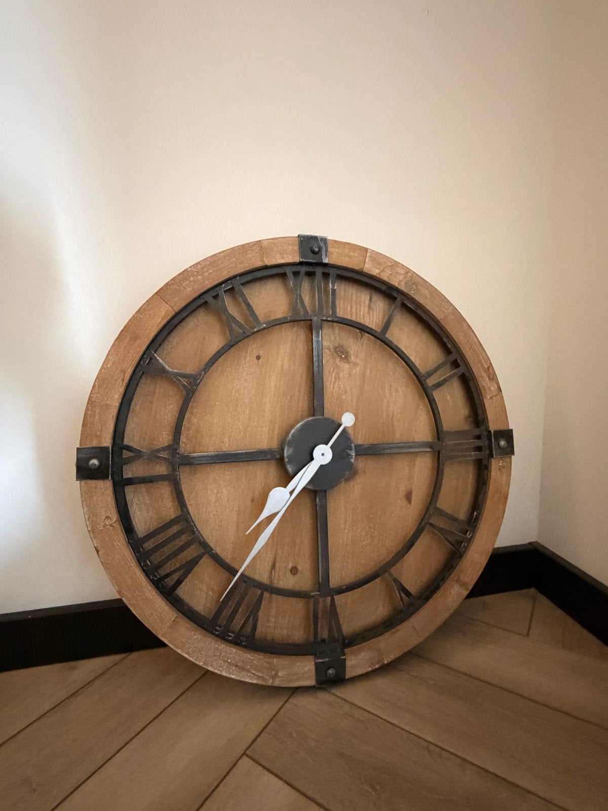 Grote houten wandklok met Romeinse cijfers, Ophalen, Wandklok, Bruin, Analoog