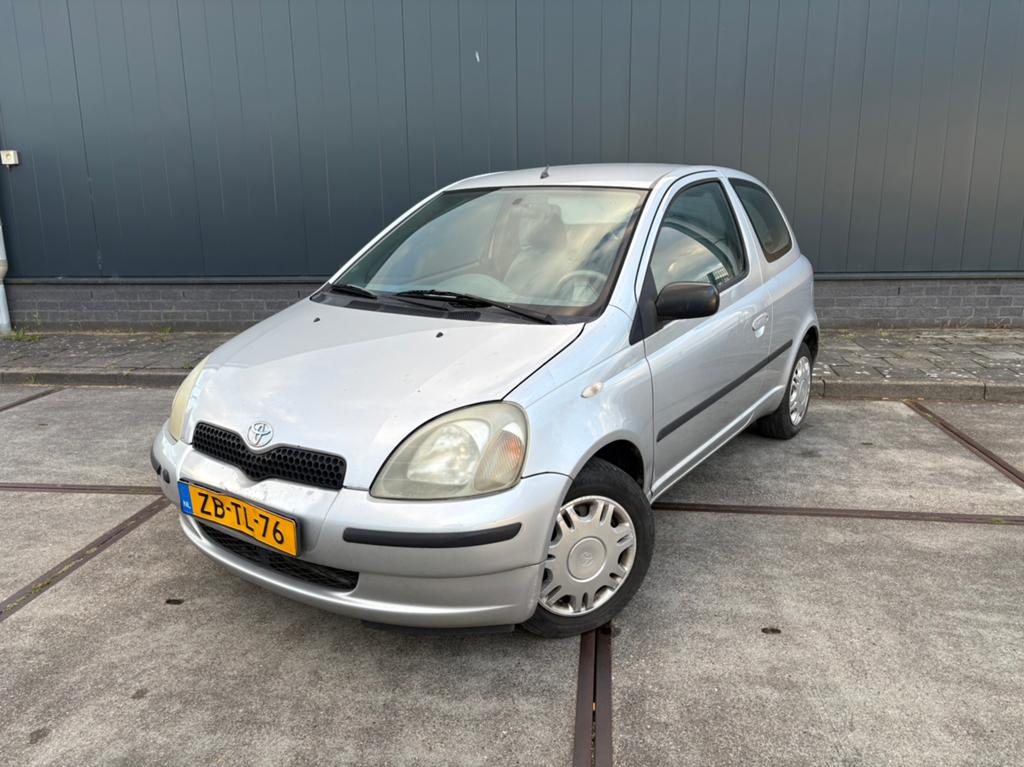 Toyota Yaris 1.0 16V Vvti 3DR 1999 Grijs, Auto's, Voorwielaandrijving, 4 cilinders, 400 kg, 68 pk