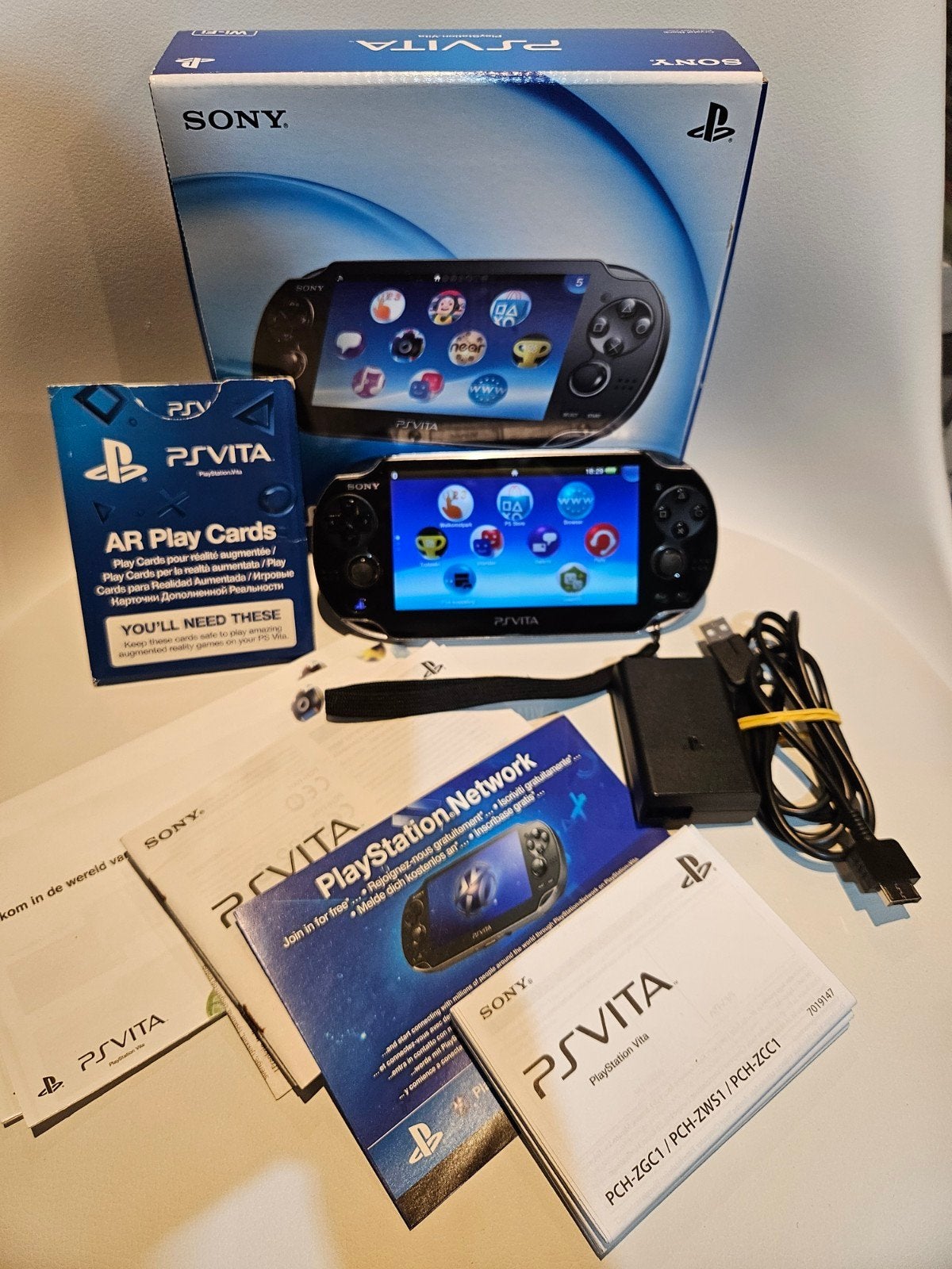 Sony PS Vita Oled CIB, Spelcomputers en Games, Ophalen of Verzenden, Zo goed als nieuw, Zwart