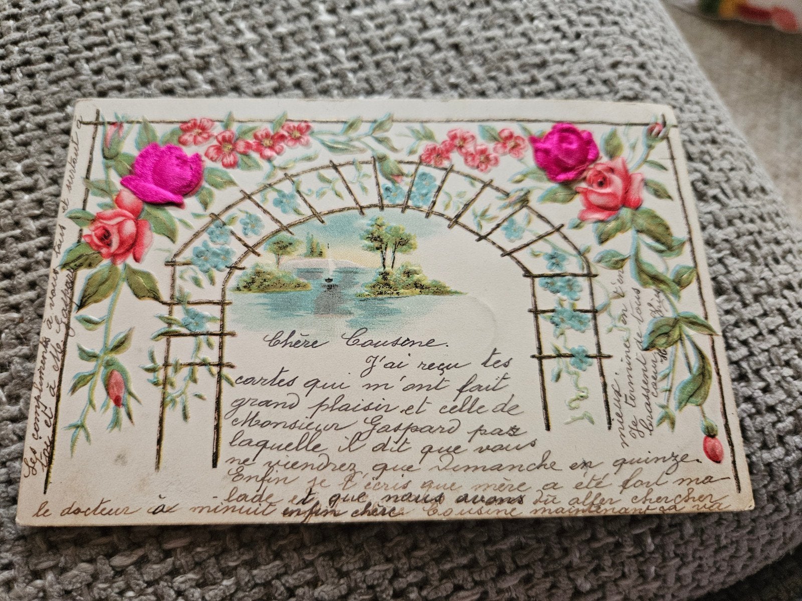 Brocante relief Ansichtkaart met zijden Rozen, Ophalen of Verzenden