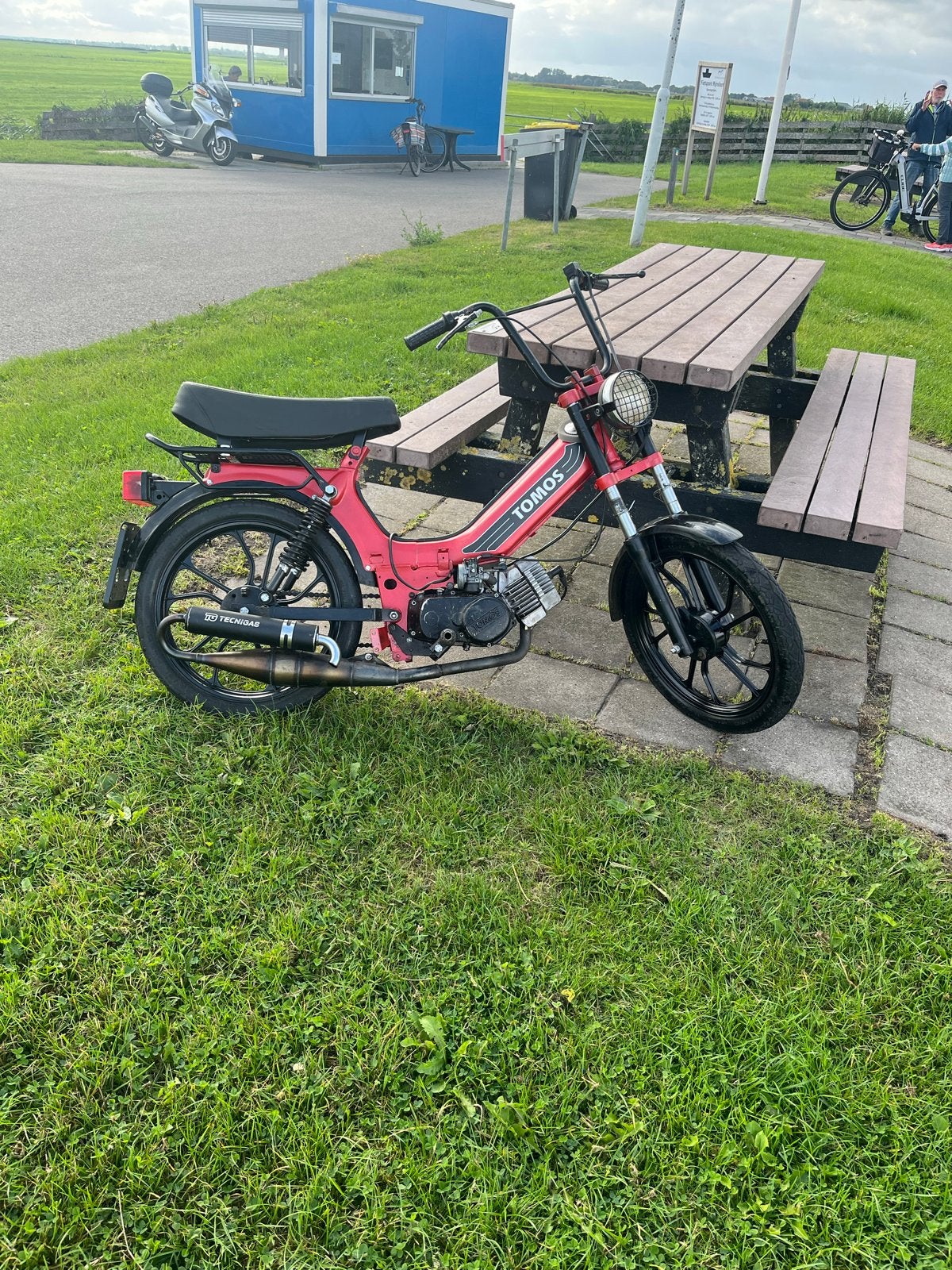 Mooie rode Tomos brommer, Fietsen en Brommers, Brommeronderdelen | Zundapp, Ophalen, Gebruikt