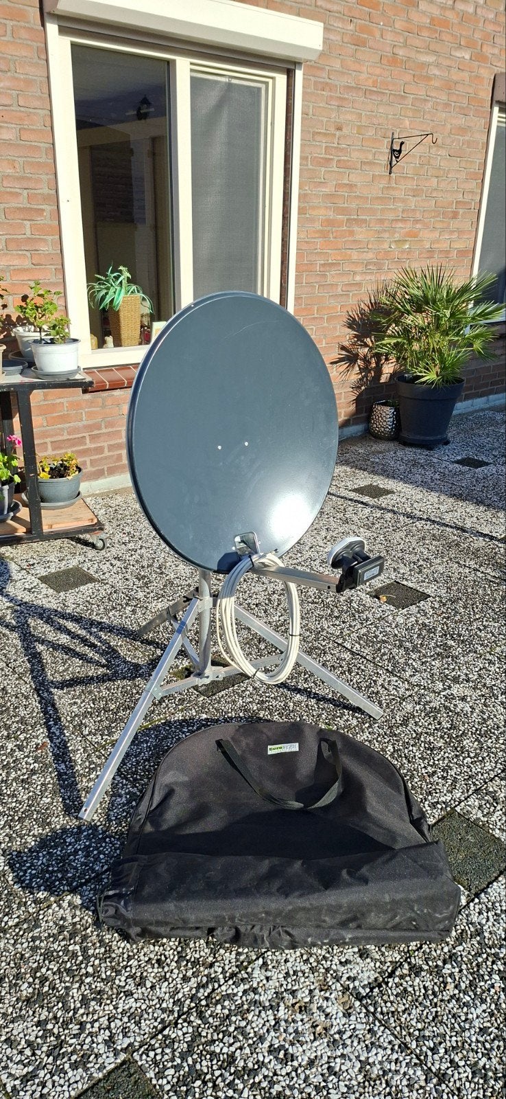 Schotelantenne met statief en draagtas - Eurotrail, Ophalen, Gebruikt, (Schotel)antenne, Overige merken