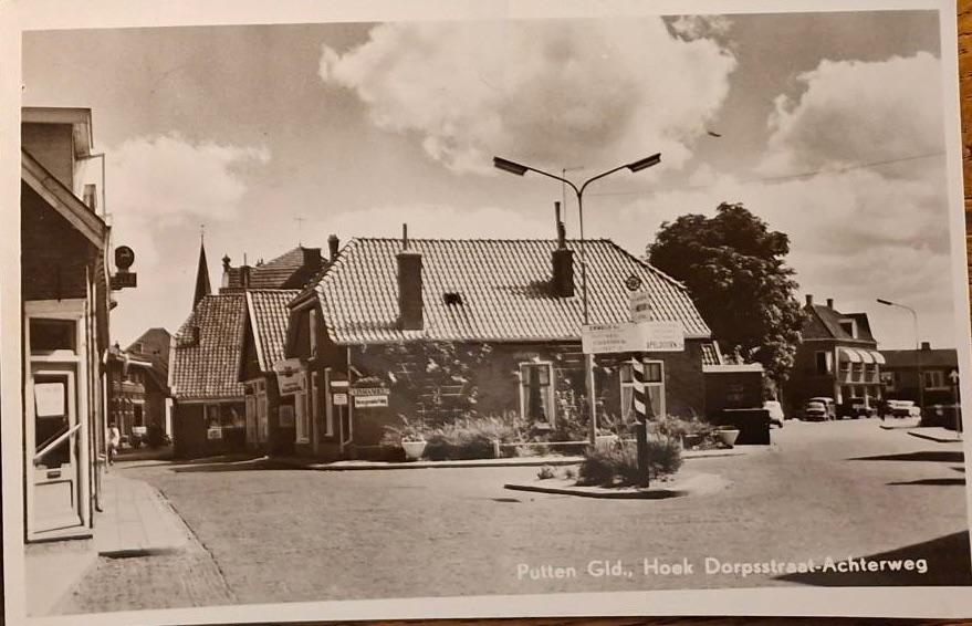 Putten- Hoek  Dorpsstraat Achterweg, Verzamelen, Ansichtkaarten | Nederland, Verzenden, 1940 tot 1960, Ongelopen, Gelderland