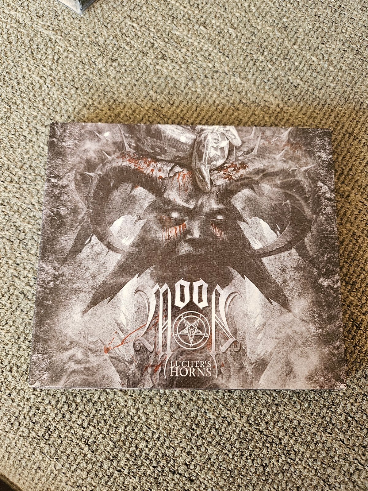 Moon Lucifers horns, Verzenden, Zo goed als nieuw