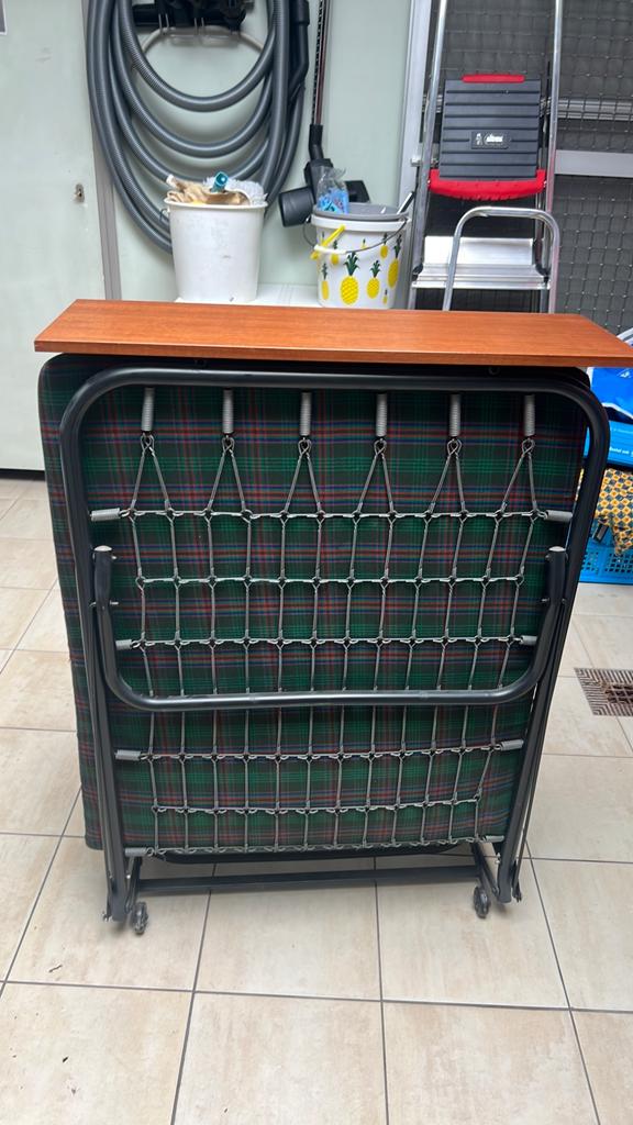 Vintage logeerbed/ opklapbed jaren 50-60, Huis en Inrichting, Ophalen, Vintage, 200 cm, Metaal