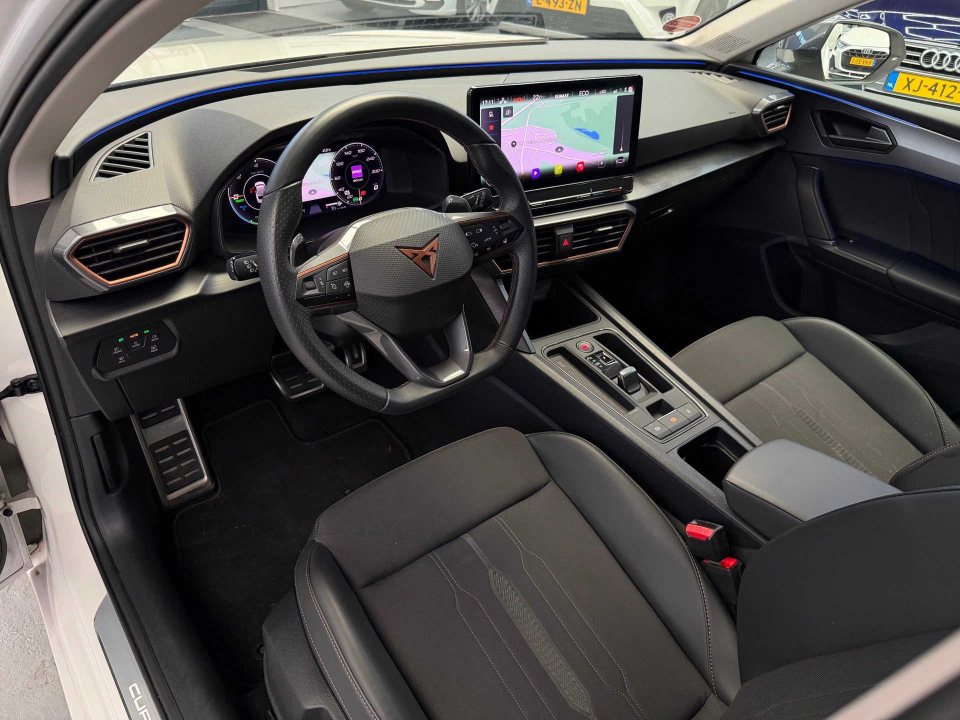 CUPRA Leon Sportstourer 1.4 e-Hybrid VZ CarPlay 245pk, Auto's, Dealer onderhouden, 77 km/l, Gebruikt, Zwart