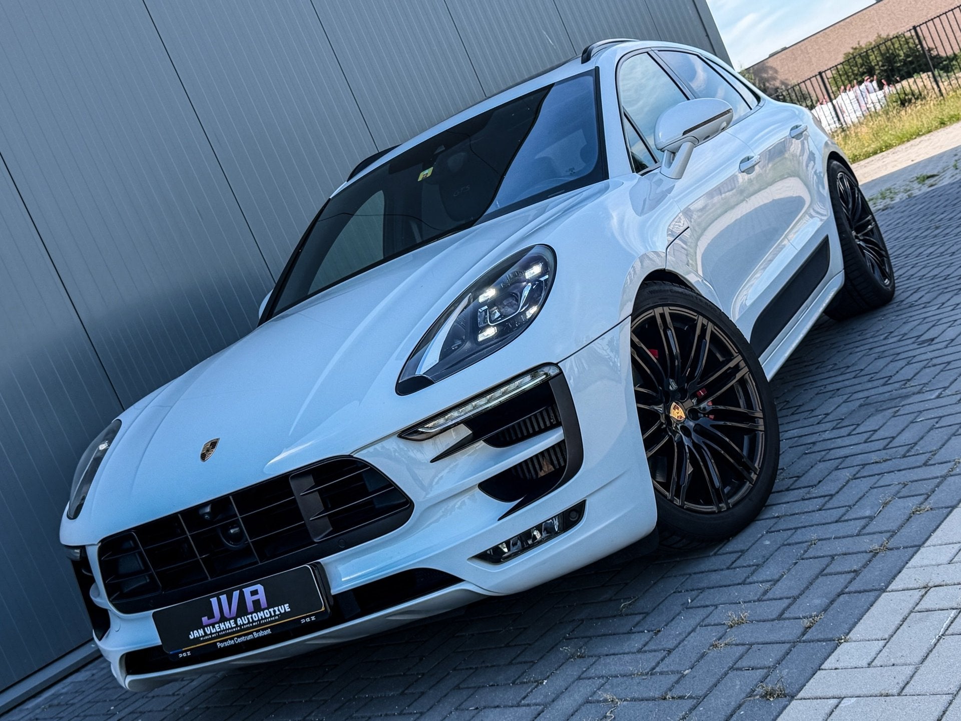 Foto 3 van Porsche Macan 3.0 GTS Pano Lucht Bose 21 inch