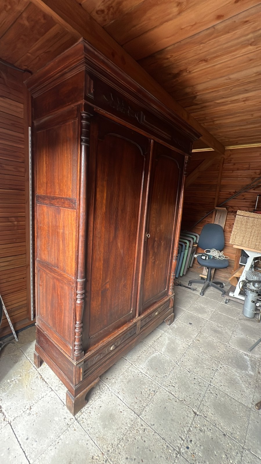 Grote oude eikenkast, Ophalen