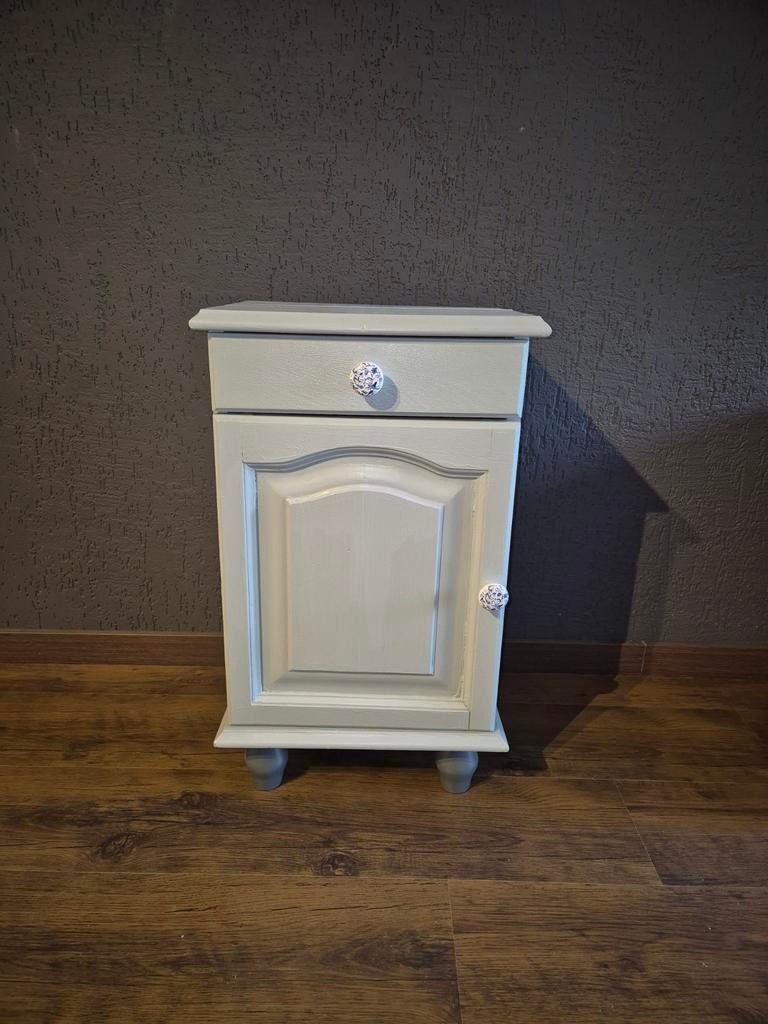 Nachtkastje / Bijzettafel - Velvet met lade en deurtje, Ophalen, Gebruikt, Minder dan 45 cm, 55 tot 70 cm