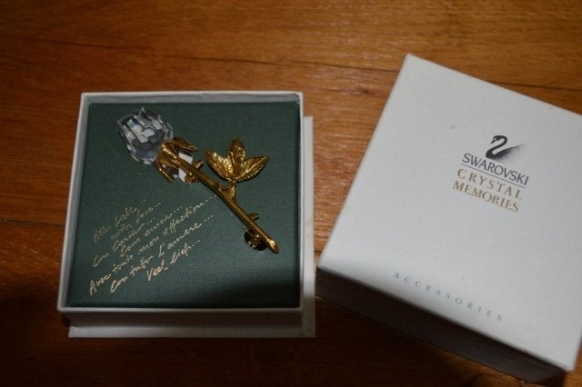NIEUW Swarovski broche, Ophalen of Verzenden, Nieuw, Goud, Overige materialen