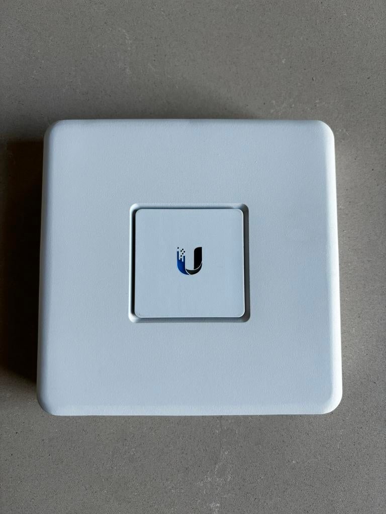 Ubiquiti UniFi security gateway USG, Computers en Software, Ophalen of Verzenden, Zo goed als nieuw
