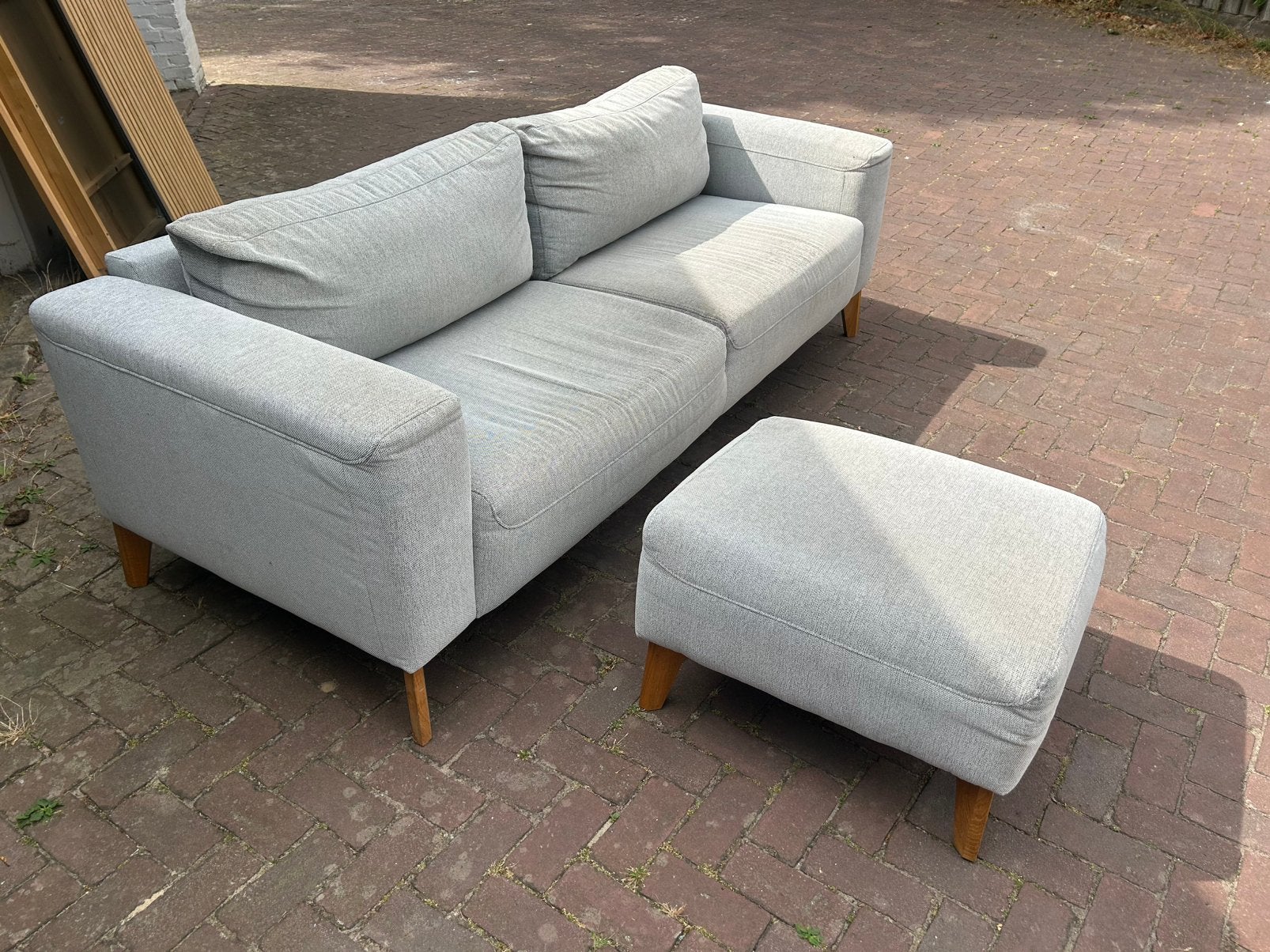 Home24 grijze bank incl poef, Ophalen, 150 tot 200 cm, Tweepersoons, 75 tot 100 cm