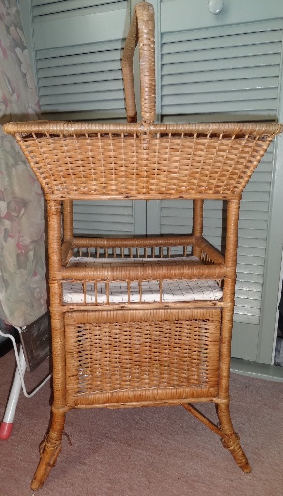 rieten/rotan kastje/mand voor babyspullen vintage, Ophalen of Verzenden, Gebruikt