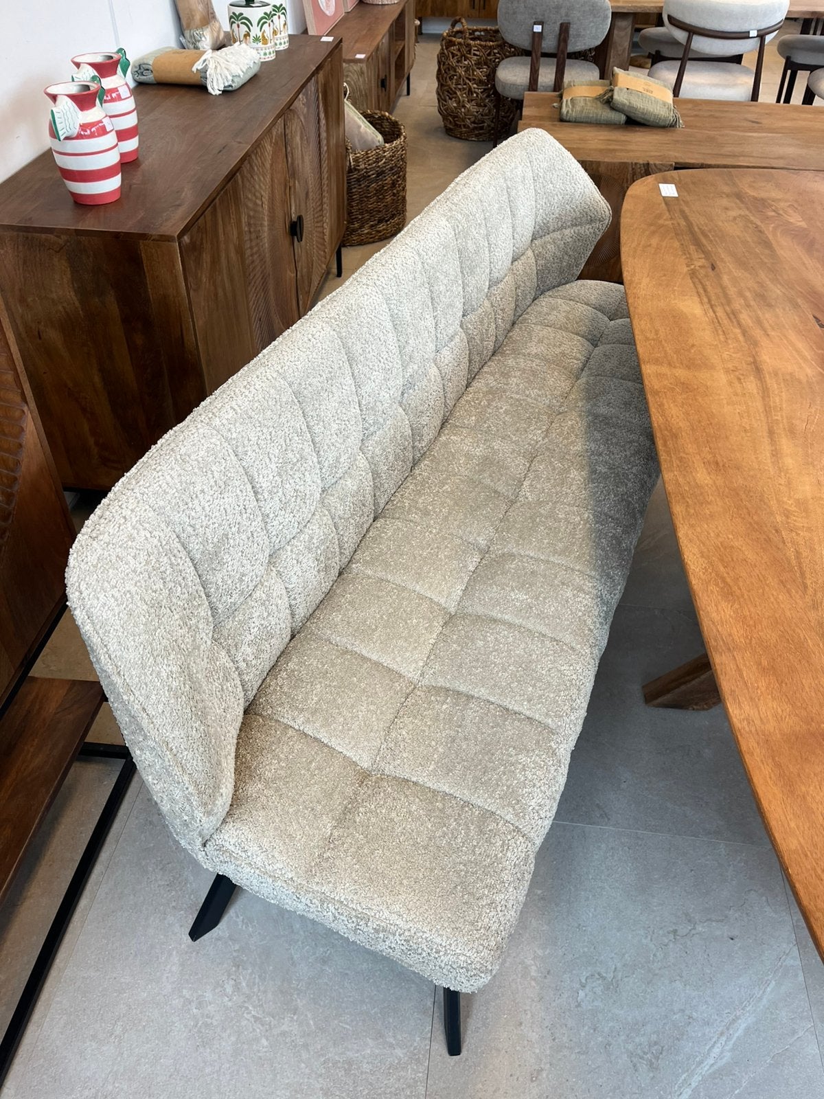 Magazijn leegverkoop eetbank boucle stof beige metaal zwart