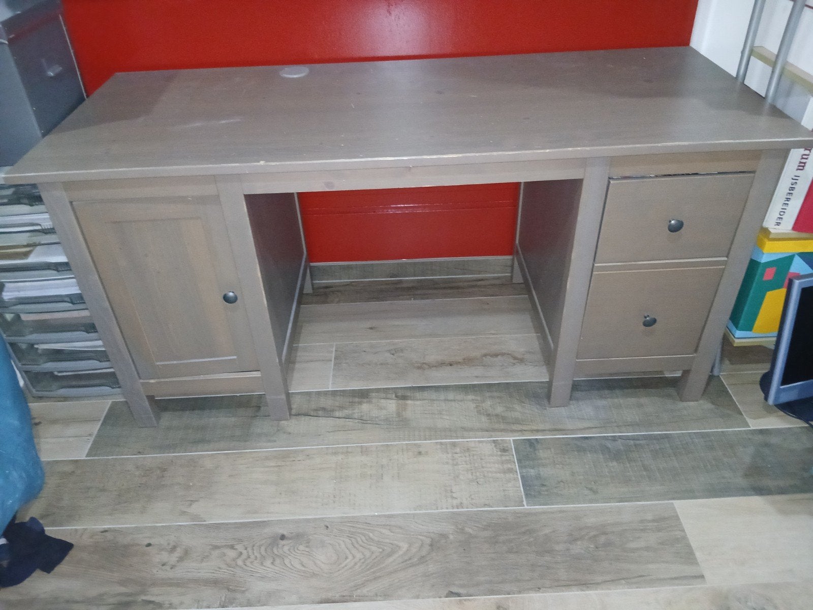 Stevig houten bureau met opbergruimte en lades, Huis en Inrichting, Ophalen, Gebruikt, Hout, Bruin