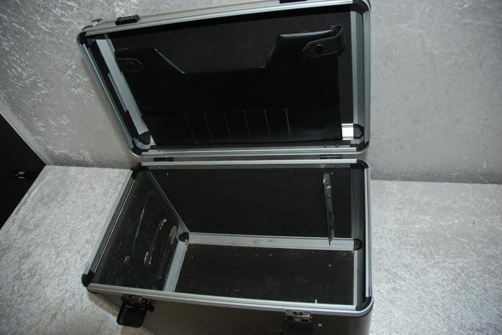 Koffer 44x33x26cm. Zilver/grijs  <25252212>, Gebruikt, ., Drums of Percussie, Ophalen of Verzenden