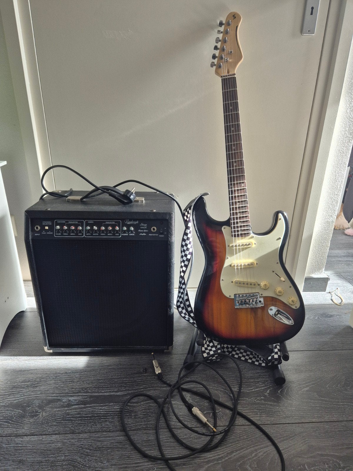 Stagg elektrische gitaar met Vanderson Stage 100R versterker, Muziek en Instrumenten, Gebruikt, Met versterker, Solid body, Ophalen