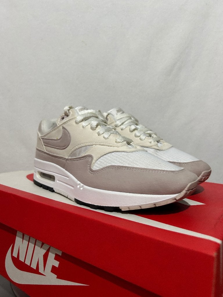 ALS NIEUW! Maat 40 - Nike Air Max 1 Platinum Violet, Overige kleuren, Verzenden, Nike, Nike