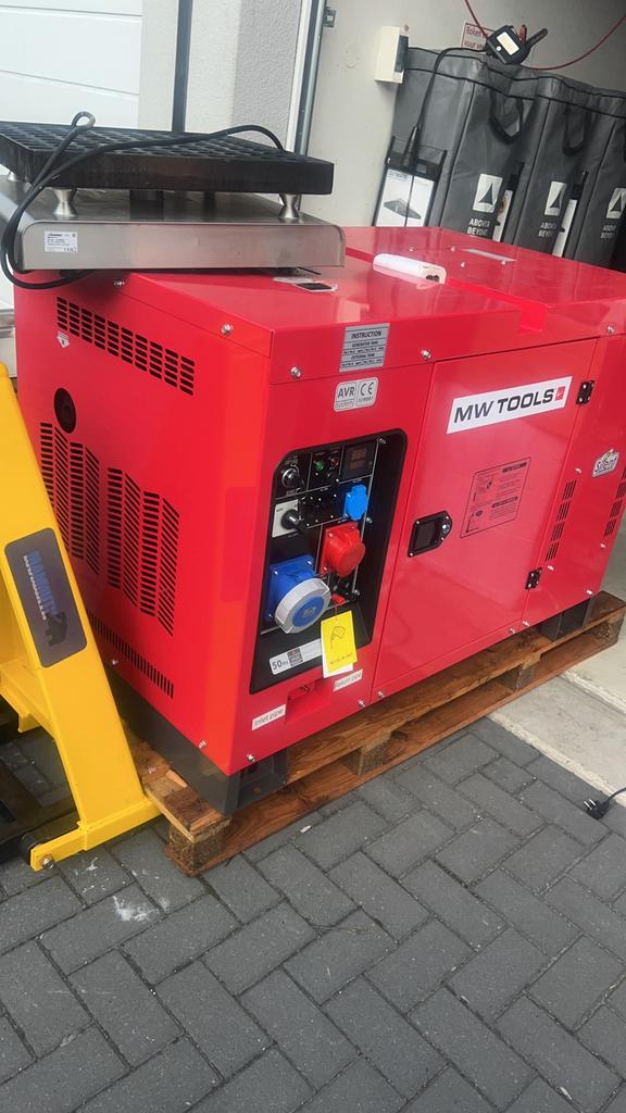 Diesel generator geluidsgedempt 15kW 230V/400V, Doe-het-zelf en Verbouw, Aggregaten, Ophalen, Zo goed als nieuw, Dieselolie