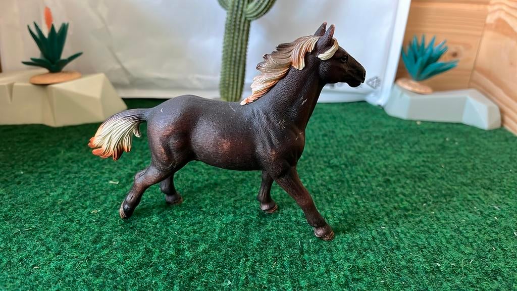 Schleich mustang hengst, Verzamelen, Dierenverzamelingen, Ophalen of Verzenden, Zo goed als nieuw, Paard, Beeldje of Figuurtje