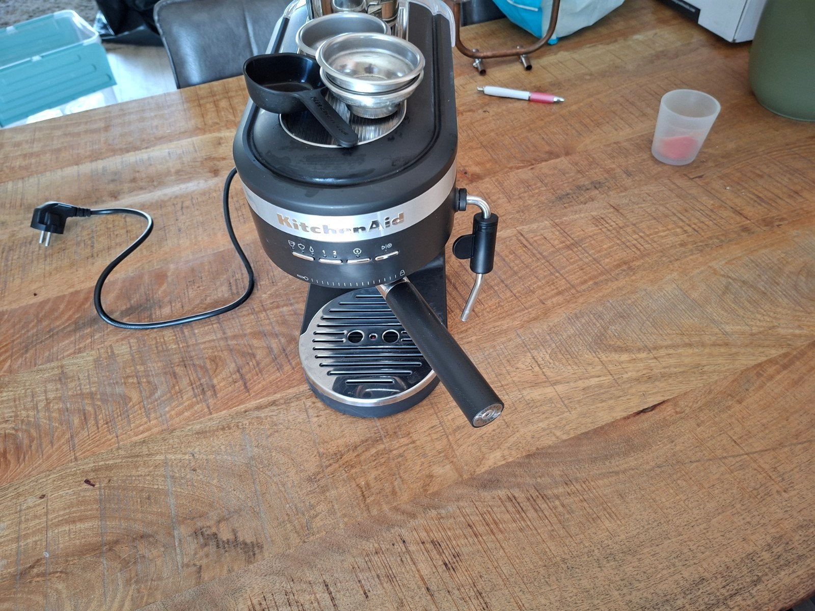 KitchenAid Artisan Espressoapparaat - Zwart, Gebruikt, Espresso apparaat, Gemalen koffie, Ophalen of Verzenden