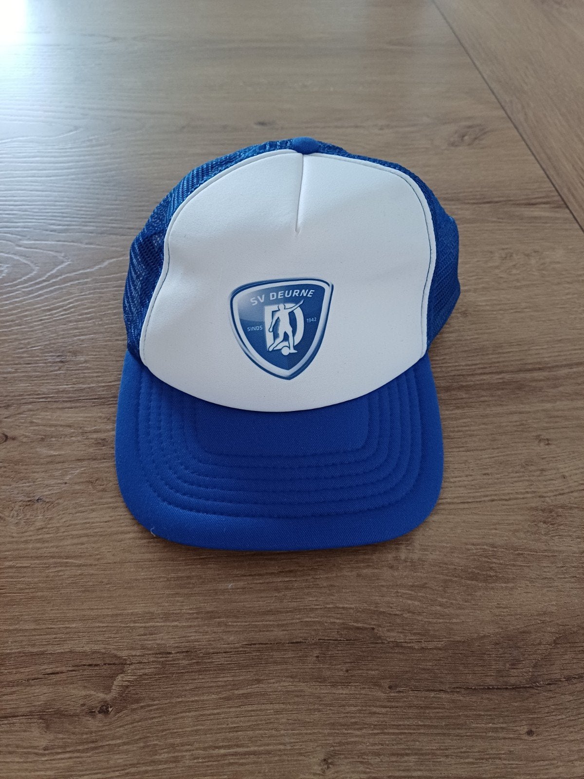 SV Deurne Trucker Pet - Blauw/Wit, Ophalen of Verzenden, Zo goed als nieuw, SV Deurne