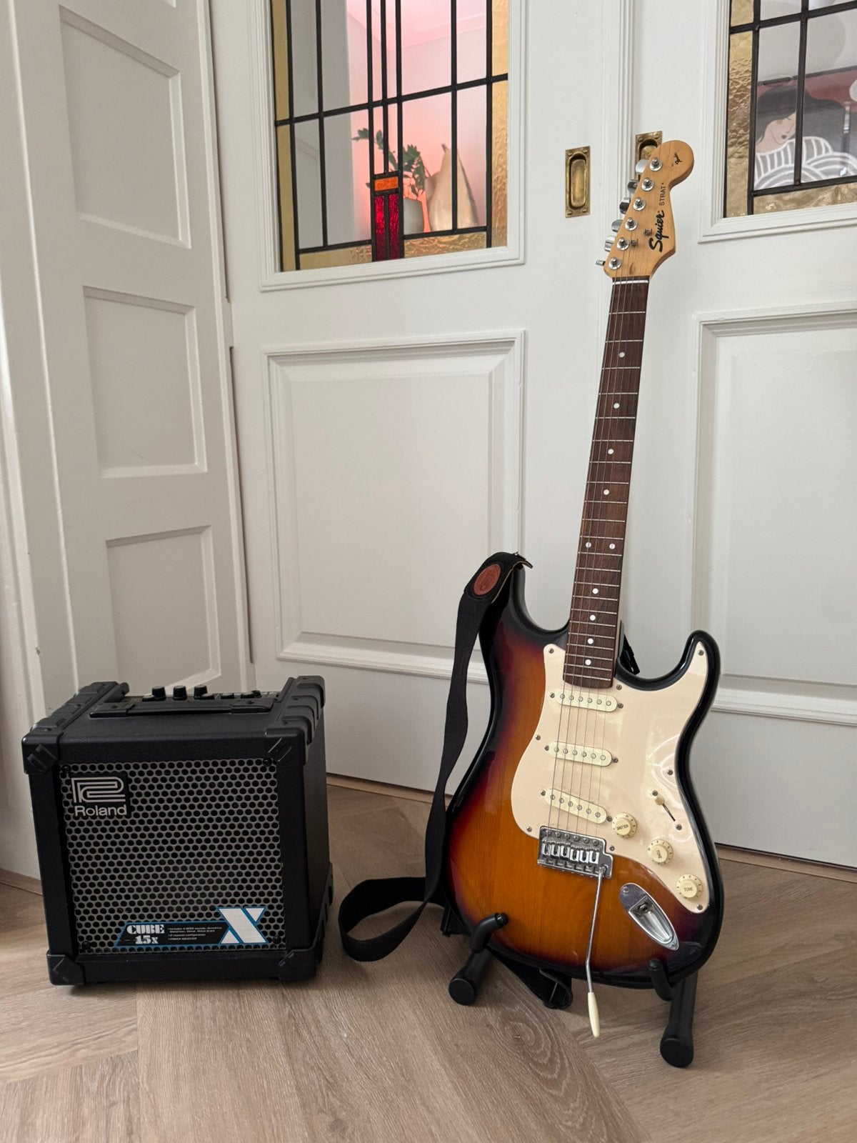 Fender Squier Strat elektrische gitaar + Roland Cube 15X, Muziek en Instrumenten, Ophalen, Solid body, Fender, Met versterker