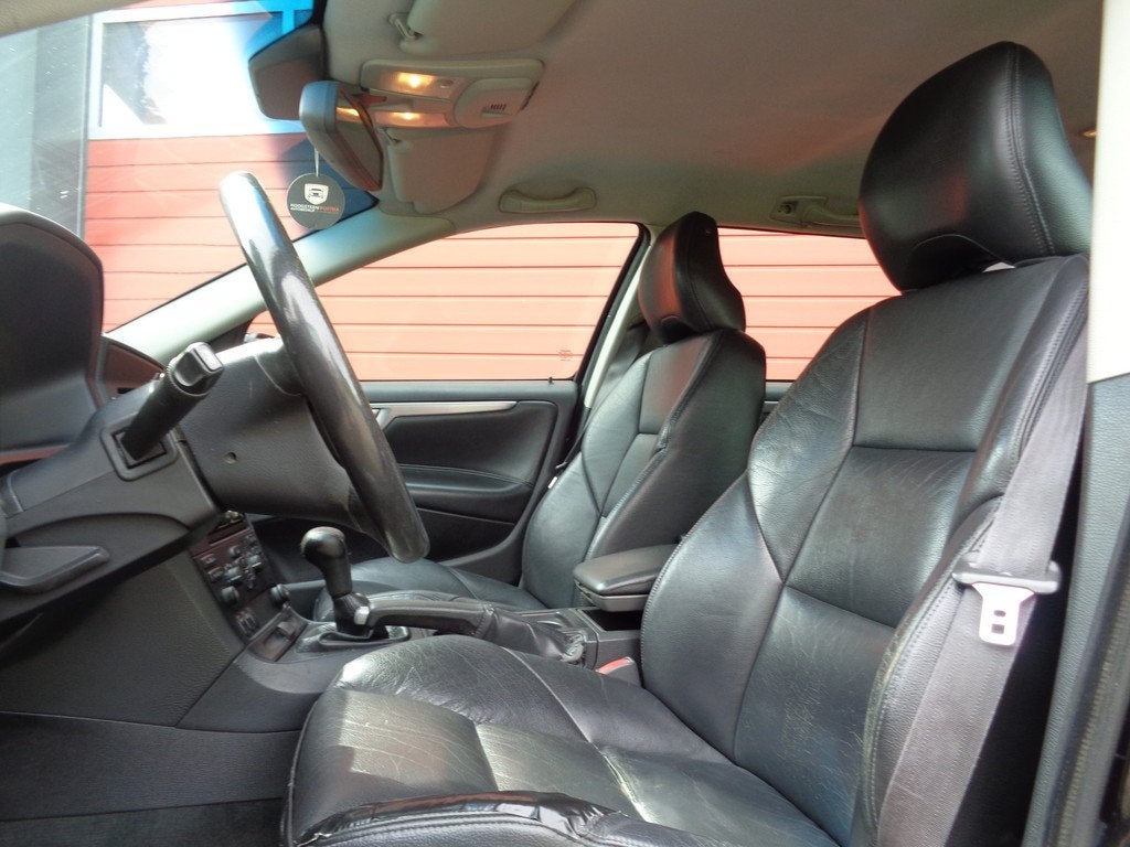 Volvo V70 2.4 Edition II 140PK Clima Cruise LMV Trekhaak Net, Voorwielaandrijving, Stoelverwarming, Zwart, Euro 4
