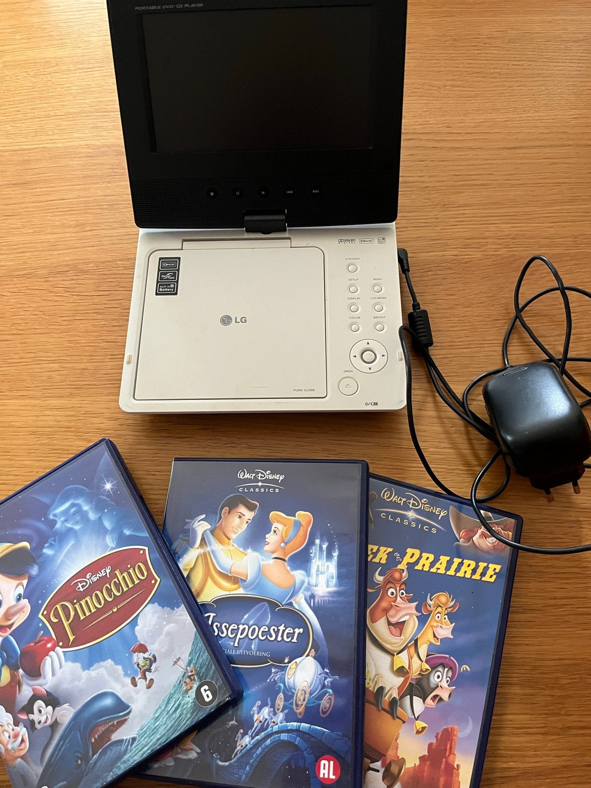 Draagbare LG DVD-speler met Disney films, Dvd-speler, Draagbaar, Ophalen of Verzenden, Zo goed als nieuw