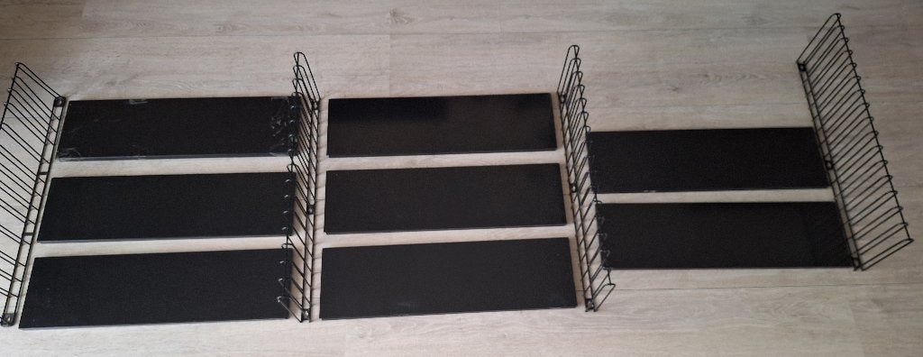 Foto 2 van Vintage wandrek  - boekenrek 8 planken 4 houders