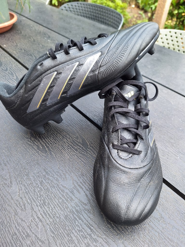 Adidas gras voetbalschoenen, Ophalen, Maat XS of kleiner, Schoenen, Zo goed als nieuw