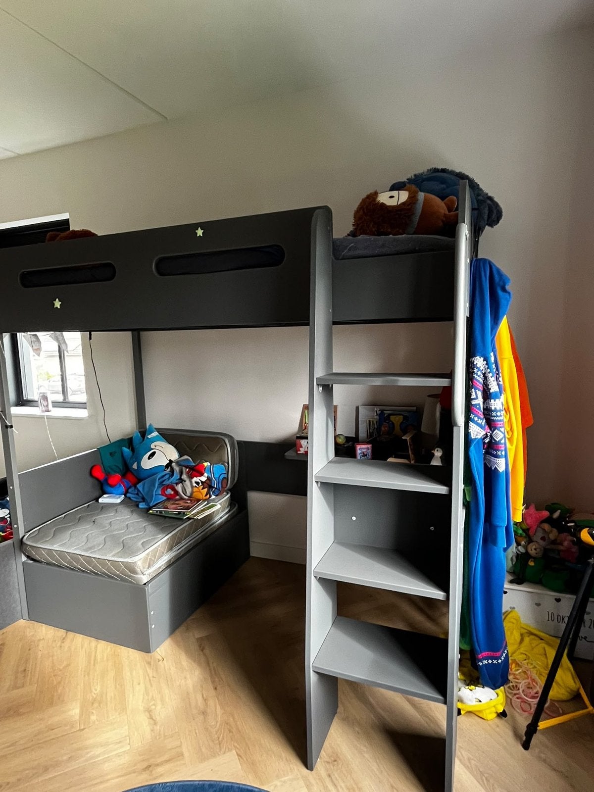 Jasper hoogslaper - Grijs stapelbed met opbergruimte en trap, Ophalen, Gebruikt, 90 cm, Eenpersoons