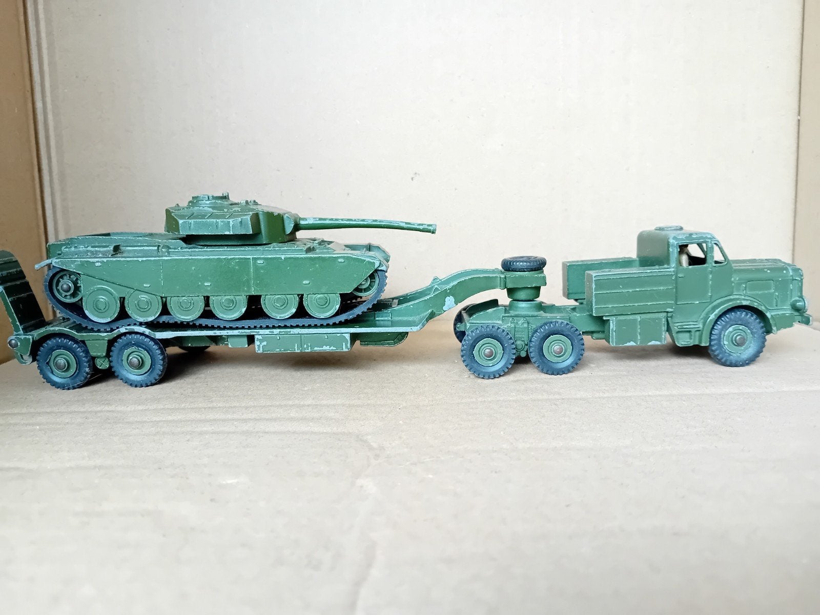 Dinky Toys Tanktransporter 660 met Centurion Tank 651, Ophalen of Verzenden, Gebruikt, Bus of Vrachtwagen