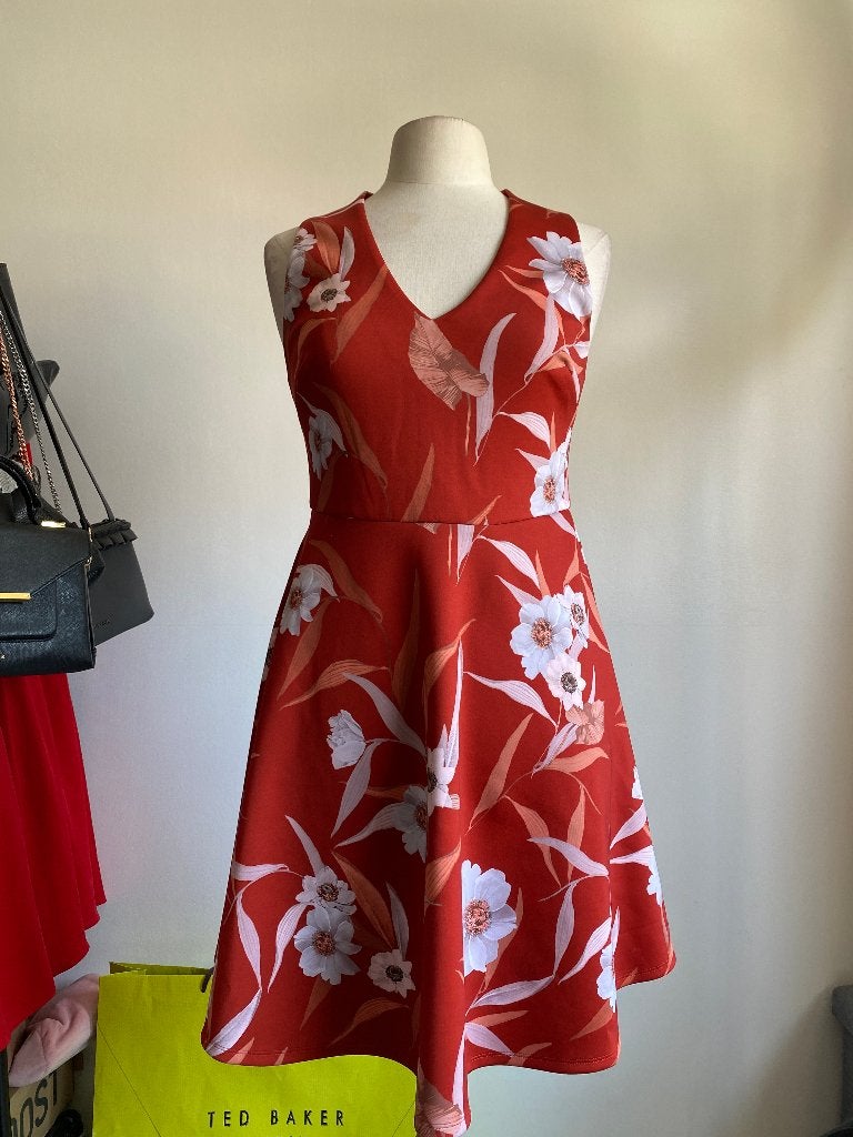 Ted Baker Jurk Maat 38 Rood Bloemenprint, Kleding | Dames, Maat 38/40 (M), Ophalen of Verzenden, Zo goed als nieuw, Ted Baker