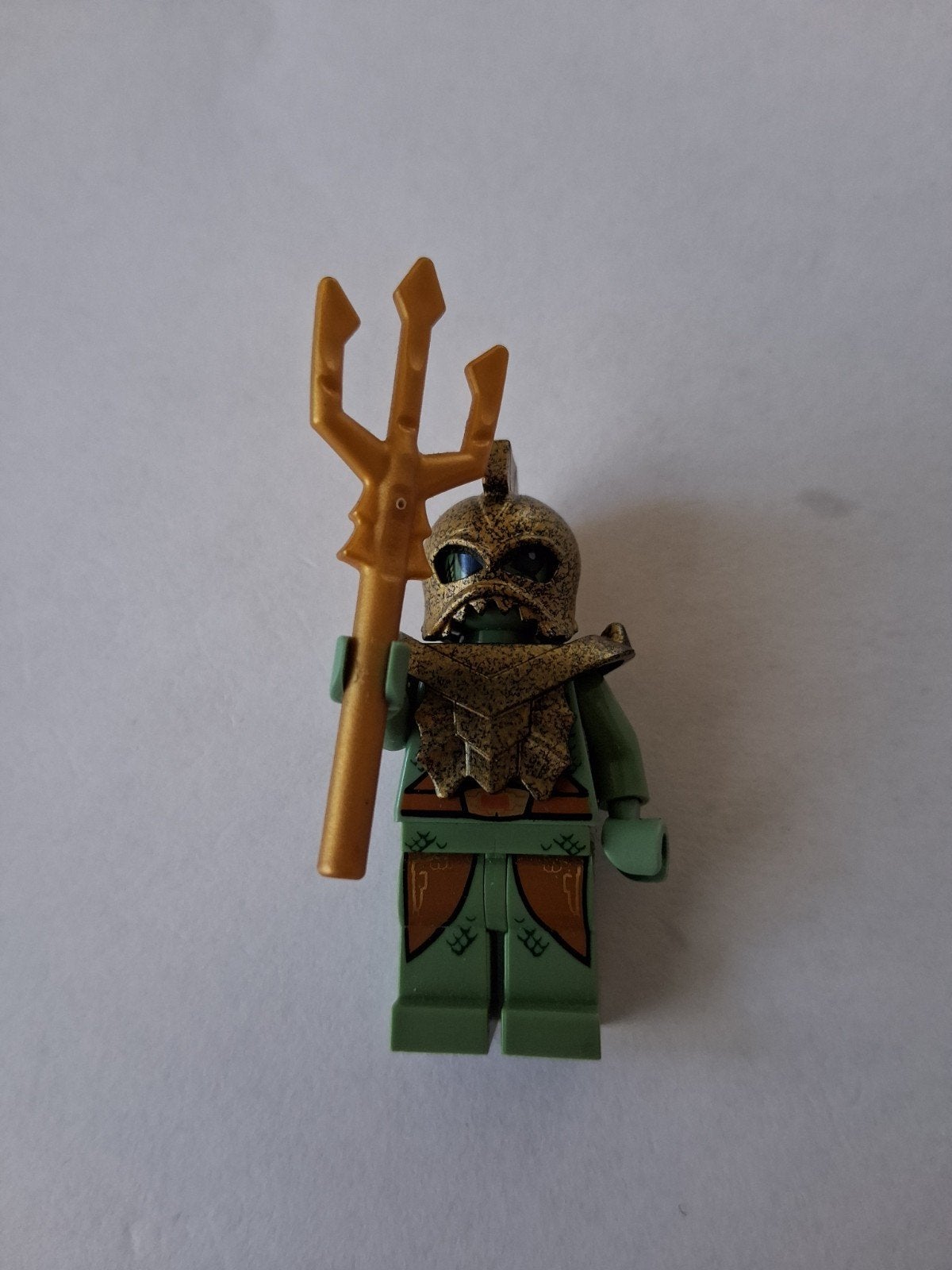 Lego minifiguur Atlantis Manta Warrior met gouden drietand, Ophalen of Verzenden, Zo goed als nieuw, Overige merken