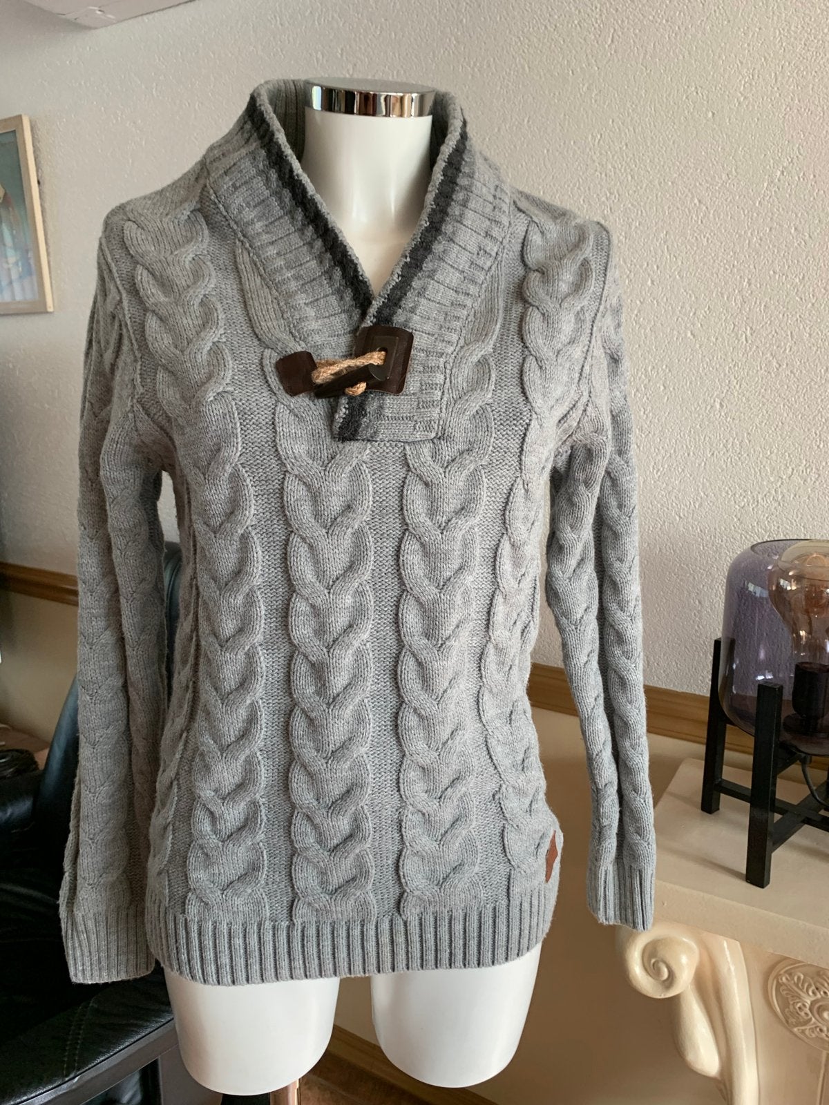 San Luis kabelgebreid vest met toggle sluiting - Maat S-M, Ophalen of Verzenden, Zo goed als nieuw, Maat 46 (S) of kleiner, Grijs