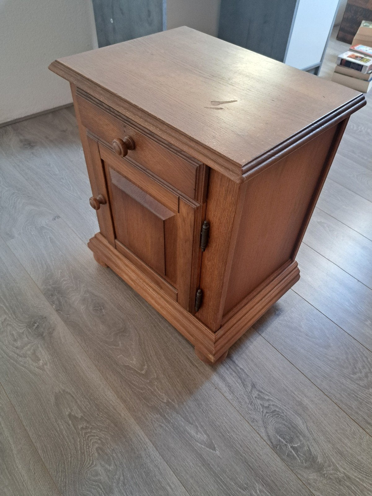 Vintage houten nachtkastje met lade en deurtje, Ophalen